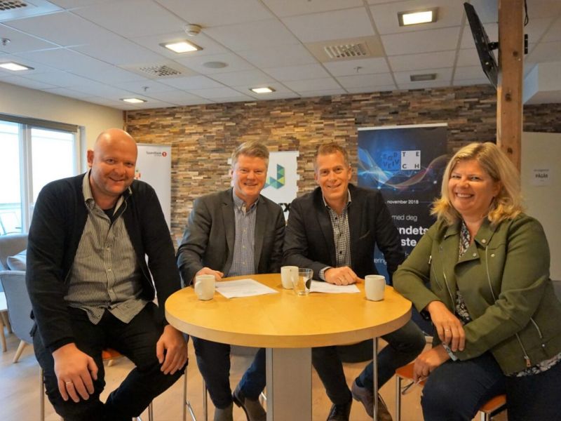 Signering av strategisk samarbeidsavtale; Øystein Tønnessen, Jøran Bøch, Terje Klungland og Ann-Elisabeth Ludvigsen.