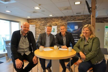 Signering av strategisk samarbeidsavtale; Øystein Tønnessen, Jøran Bøch, Terje Klungland og Ann-Elisabeth Ludvigsen.